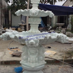 Đài phun nước nhỏ xinh làm mát rượi cả góc vườn nhà